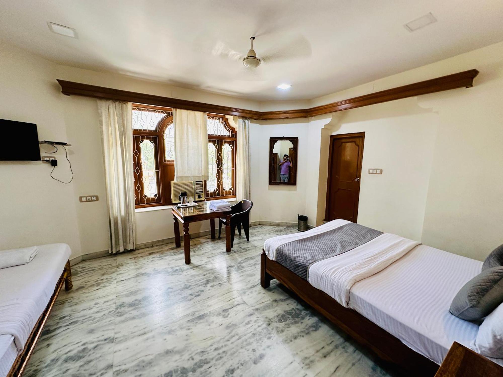 Empire Palace Hotel Udaipur Ngoại thất bức ảnh